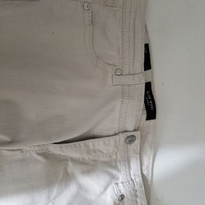 NINE WEST Crop plants.